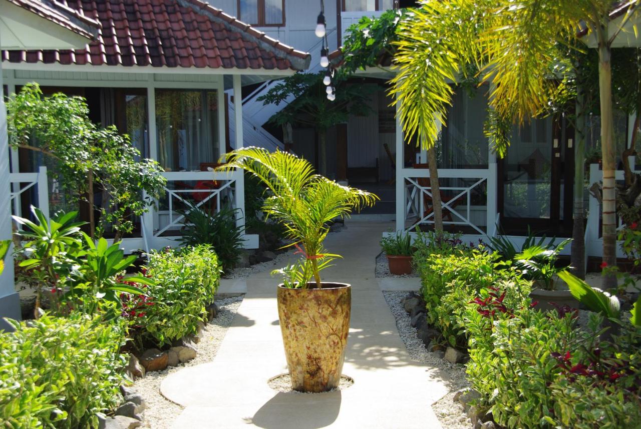 The High Dive Gili Gede By Ultimate Resorts Екстериор снимка